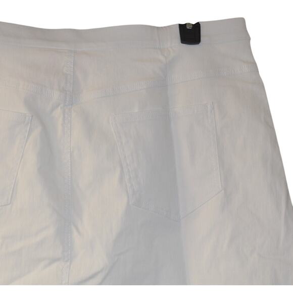 HEARTS OF PALM Plus Size Essentials Tech Stretch Pencil Skort in White - Picture 5 of 5